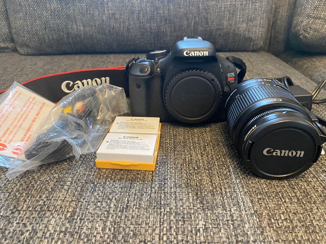 デジタルカメラ CANON EOS Rebel T3i