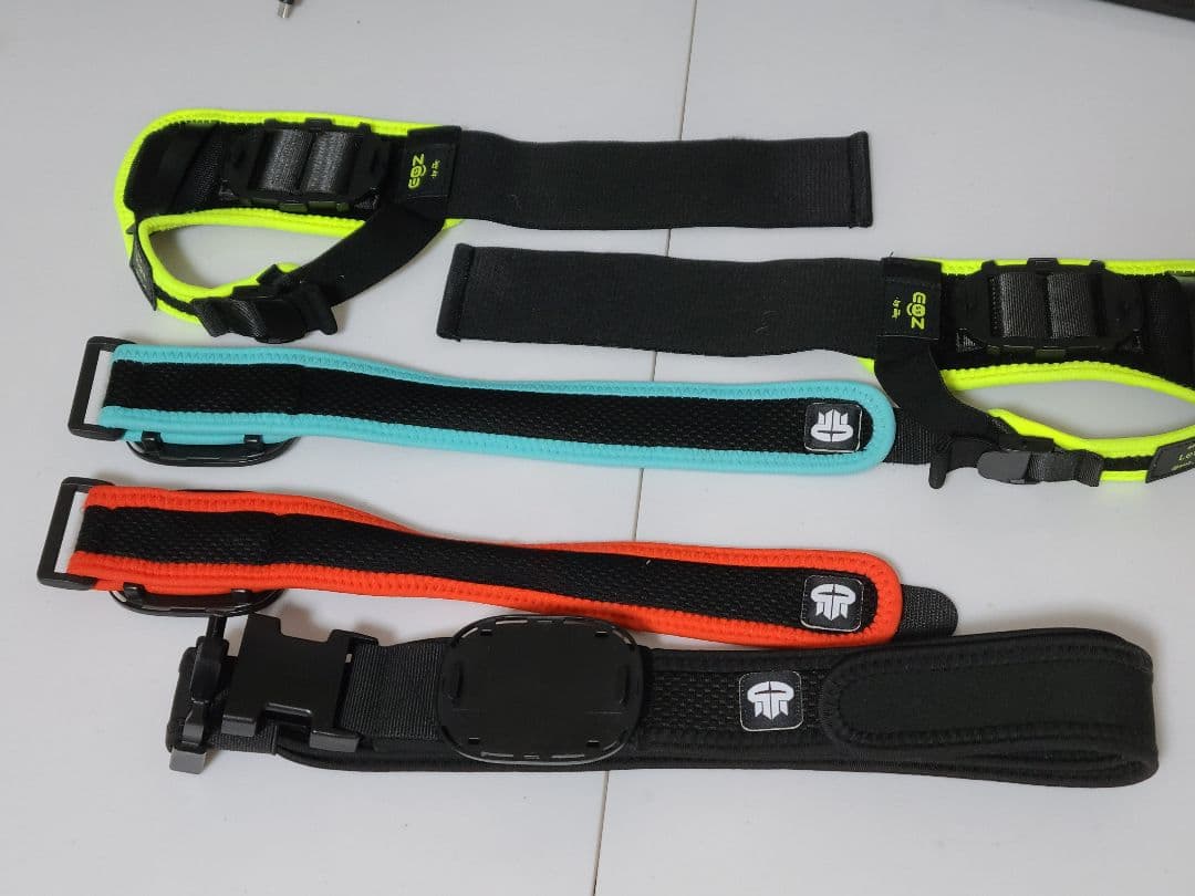 VIVE Ultimate Tracker５つ　ドングル、ストラップ付