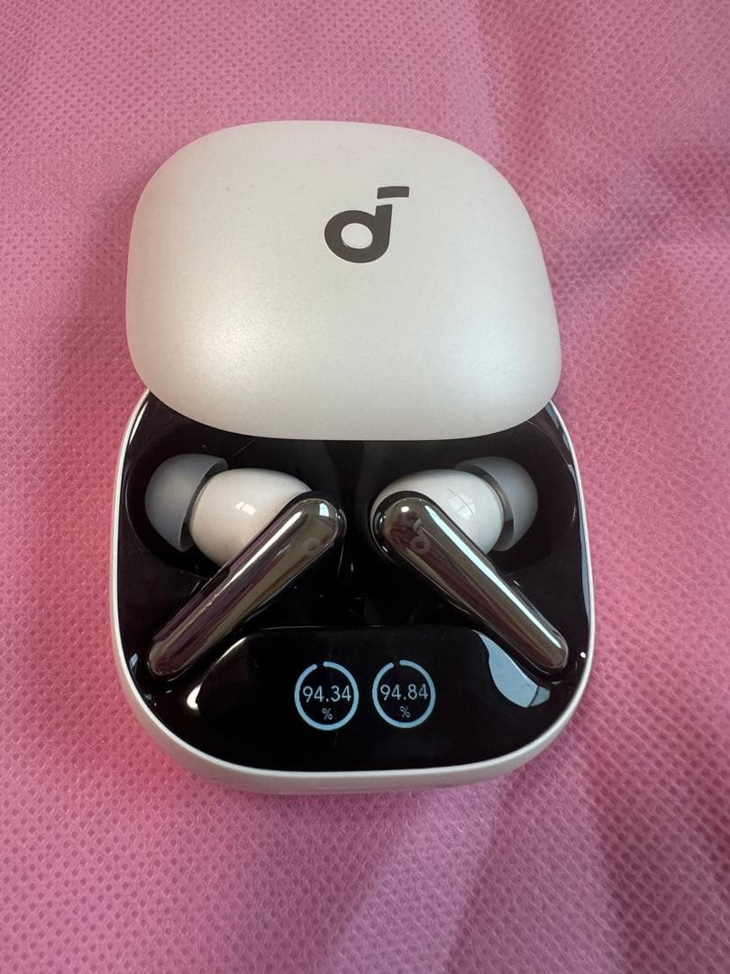 ワイヤレスイヤホン ホワイト 充電ケース付き