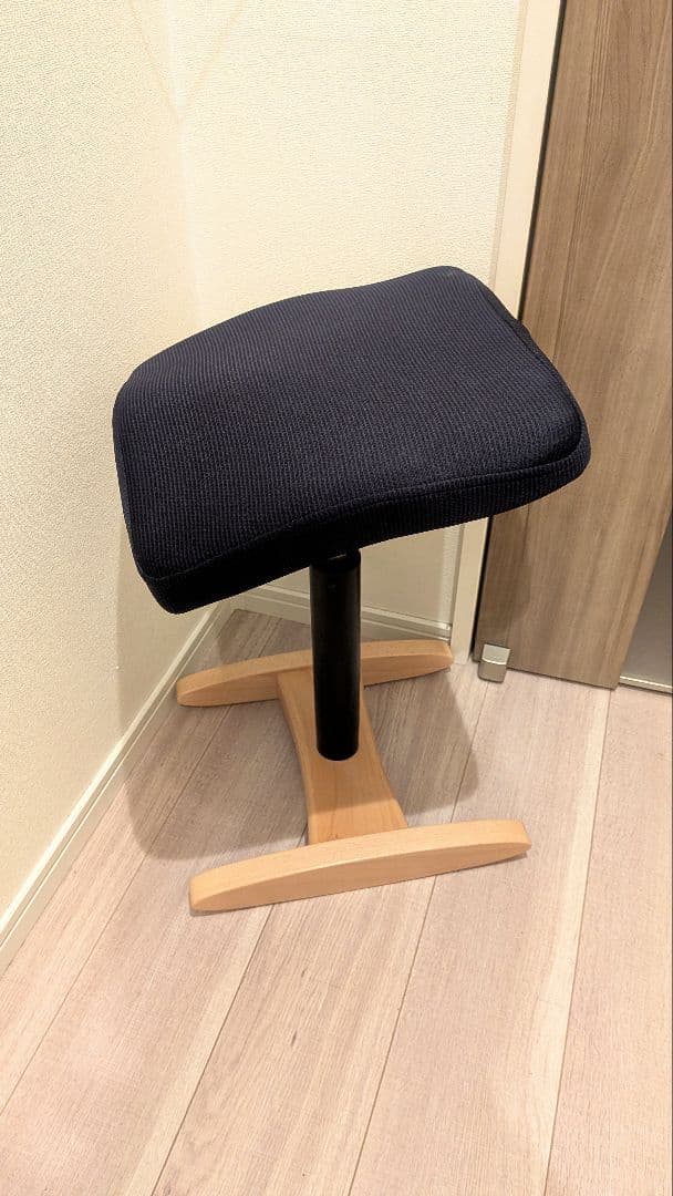 バランスシナジー　バランスチェア　腰痛対策椅子　スクエアシート