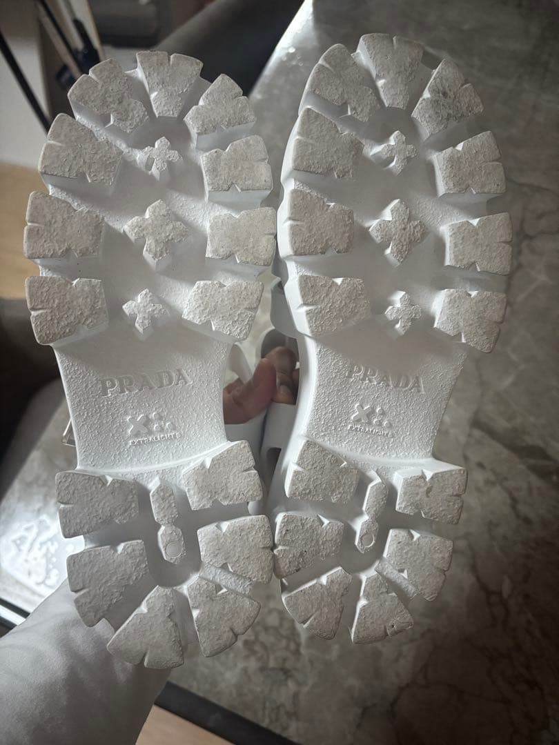 ⭐︎半額　PRADA モノリス　レディース　37