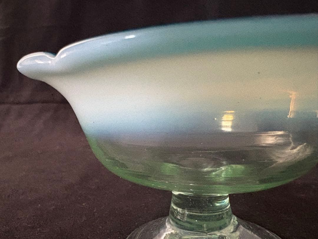 和ガラス　大正ガラス　青色× 乳白色　氷カップ　ウランガラス　ぽっくり厚みあり