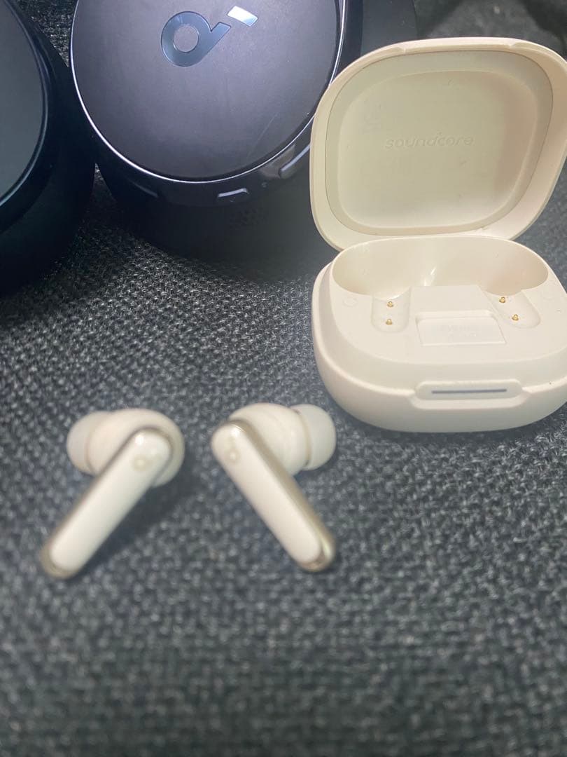 Anker イヤホン　ヘッドフォン