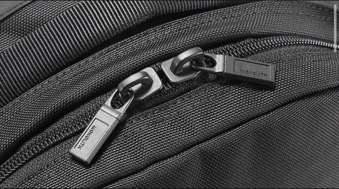 断*中様 MONOLITH BACKPACK PRO SOLID M BLACK