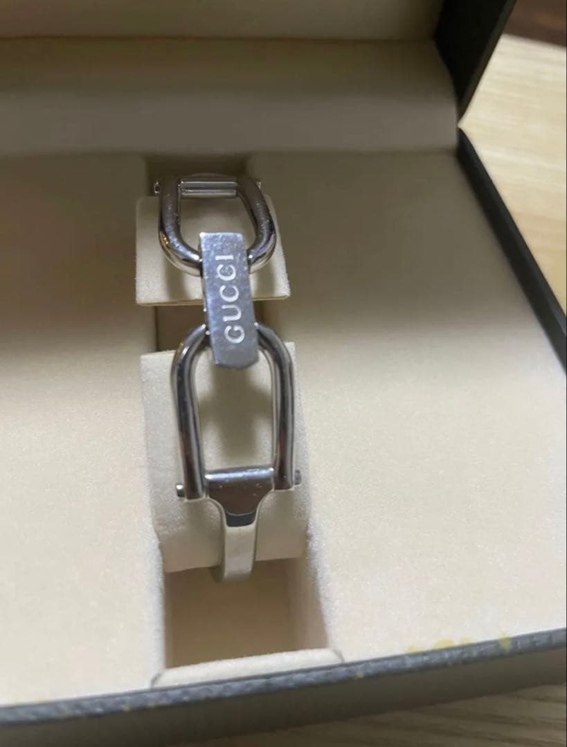 【GUCCI】腕時計　バングル　シルバー