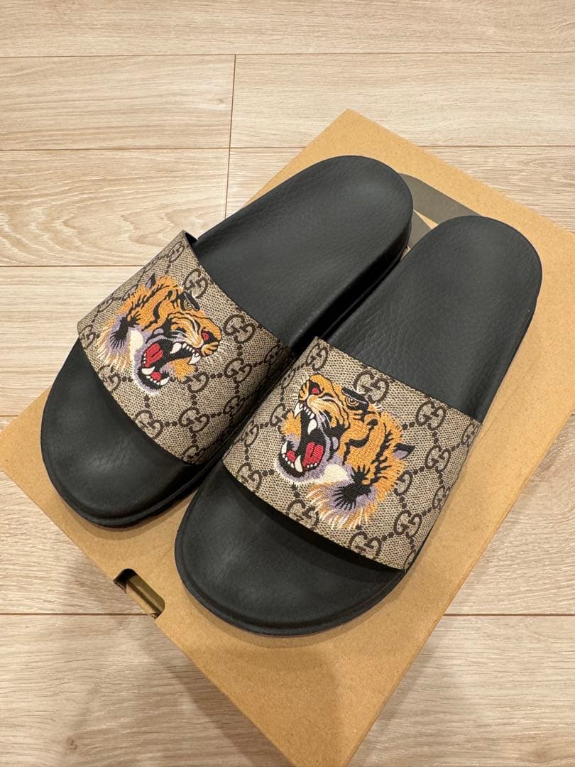 GUCCI スライドサンダル　タイガー