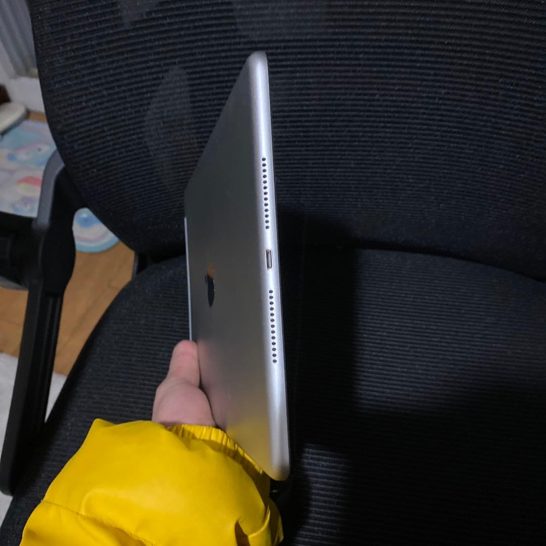 iPad (第9世代) 64GB シルバー セルラーモデル