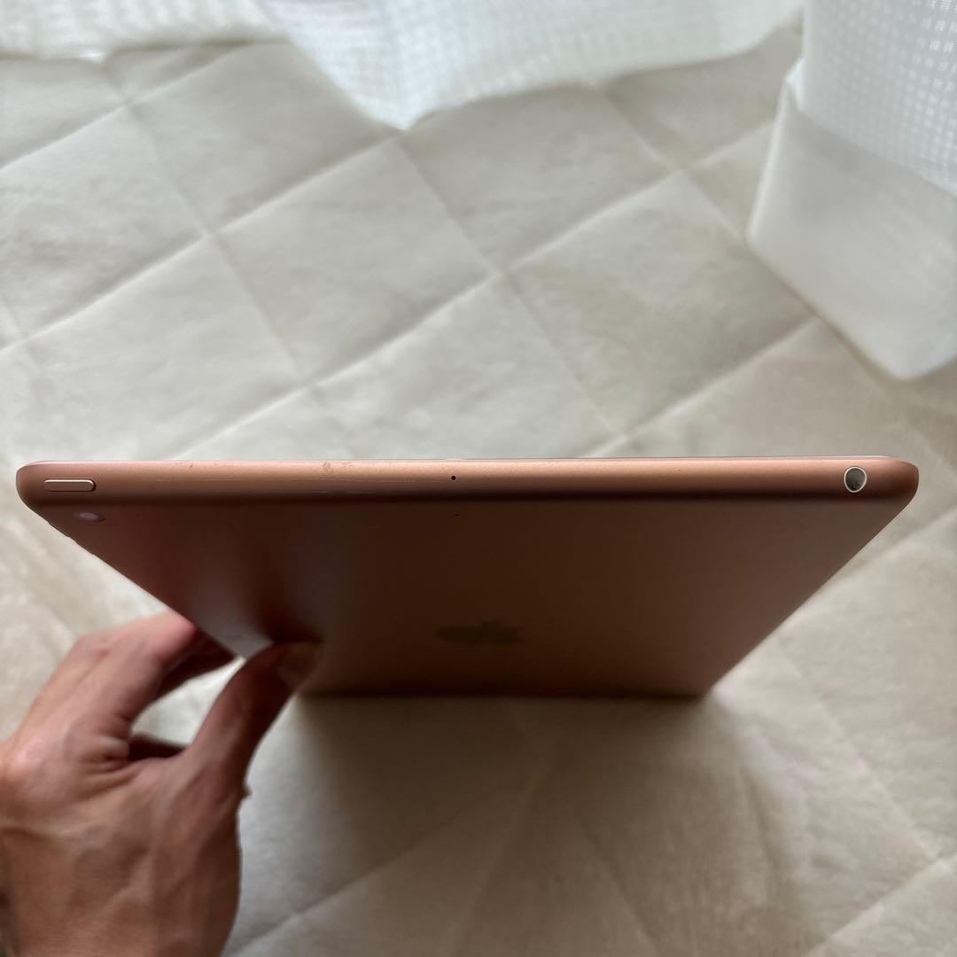 バ*シ様 第7世代 iPad Wi-Fi 32GB 10.2インチ