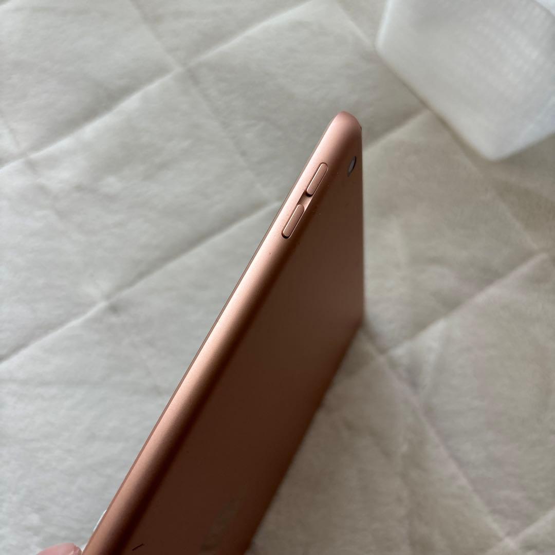 バ*シ様 第7世代 iPad Wi-Fi 32GB 10.2インチ