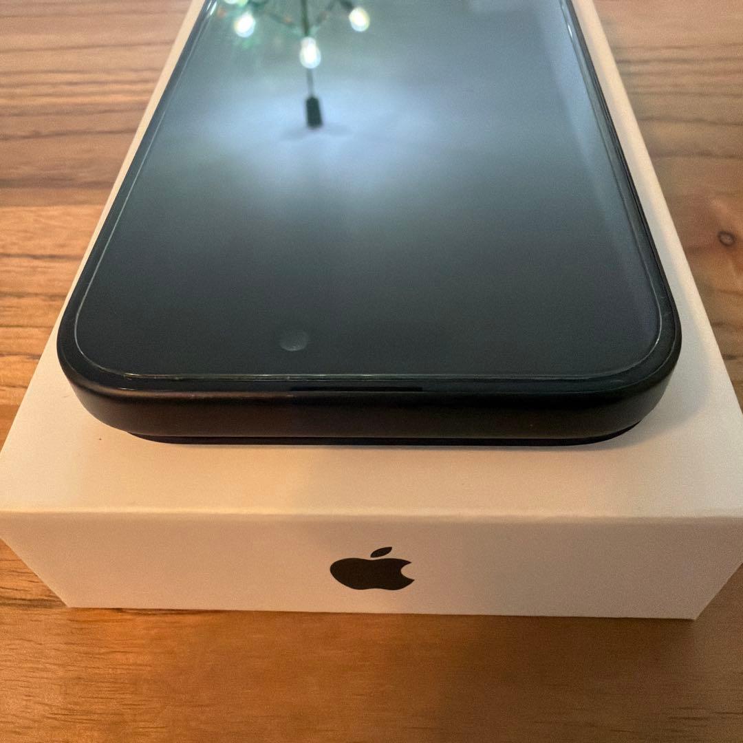 Apple iPhone 15 ブラック本体 128GB