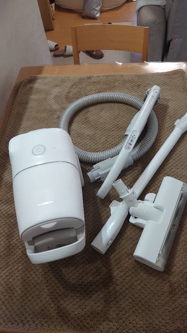 パナソニック紙パッククリーナー　極美品　驚きの軽さ　　MC-JP850K-W