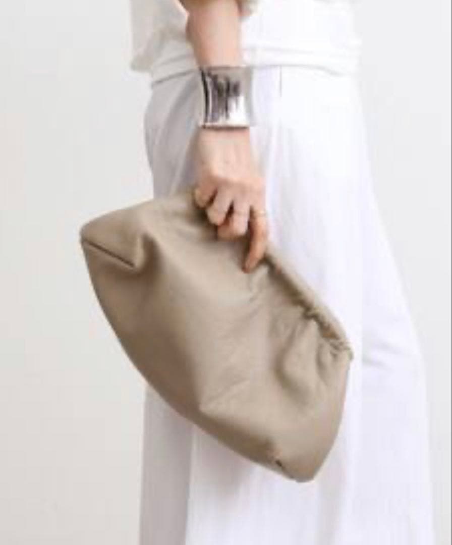 アパルトモン　BRENTELLA CLUTCH BAG