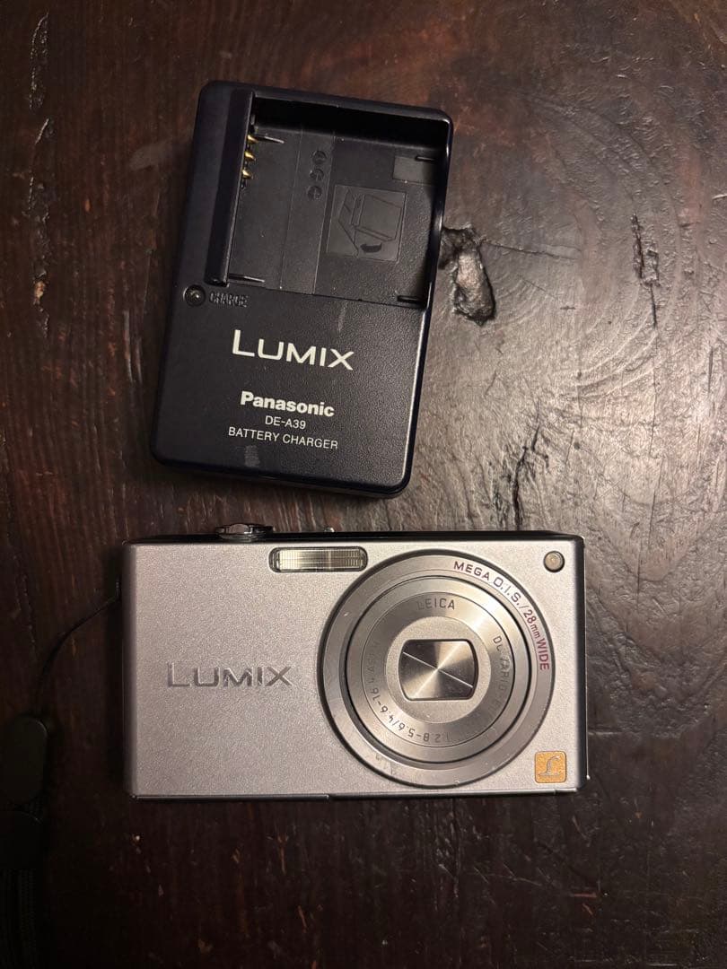 Panasonic DMC-FX33 シルバー 本体と充電器付き