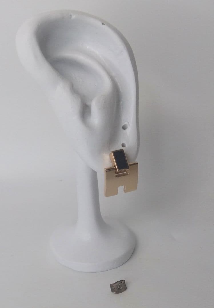 S*e様 HERMES エルメス アイリーンピアス 片方 金 × 黒 GP