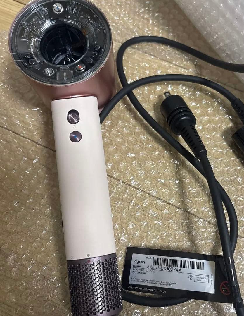 ダイソンドライヤー　ピンク