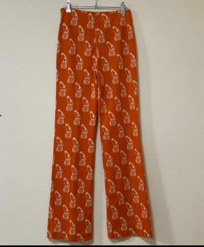 大特価【美品】ミュウミュウの総柄フレアパンツ　オレンジ系