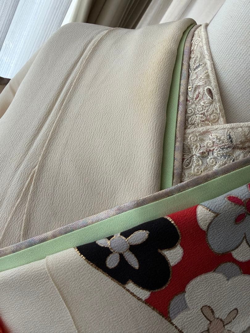 振袖フルセット ベージュホワイト 古典柄 金彩 手刺繍