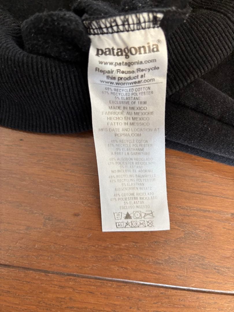 patagonia ダウンジャケット ベージュ 黒スウェット S