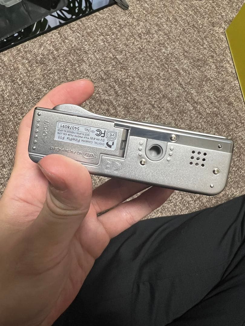 2005年製オールドデジカメ　FinePix F11 箱付属品全セット