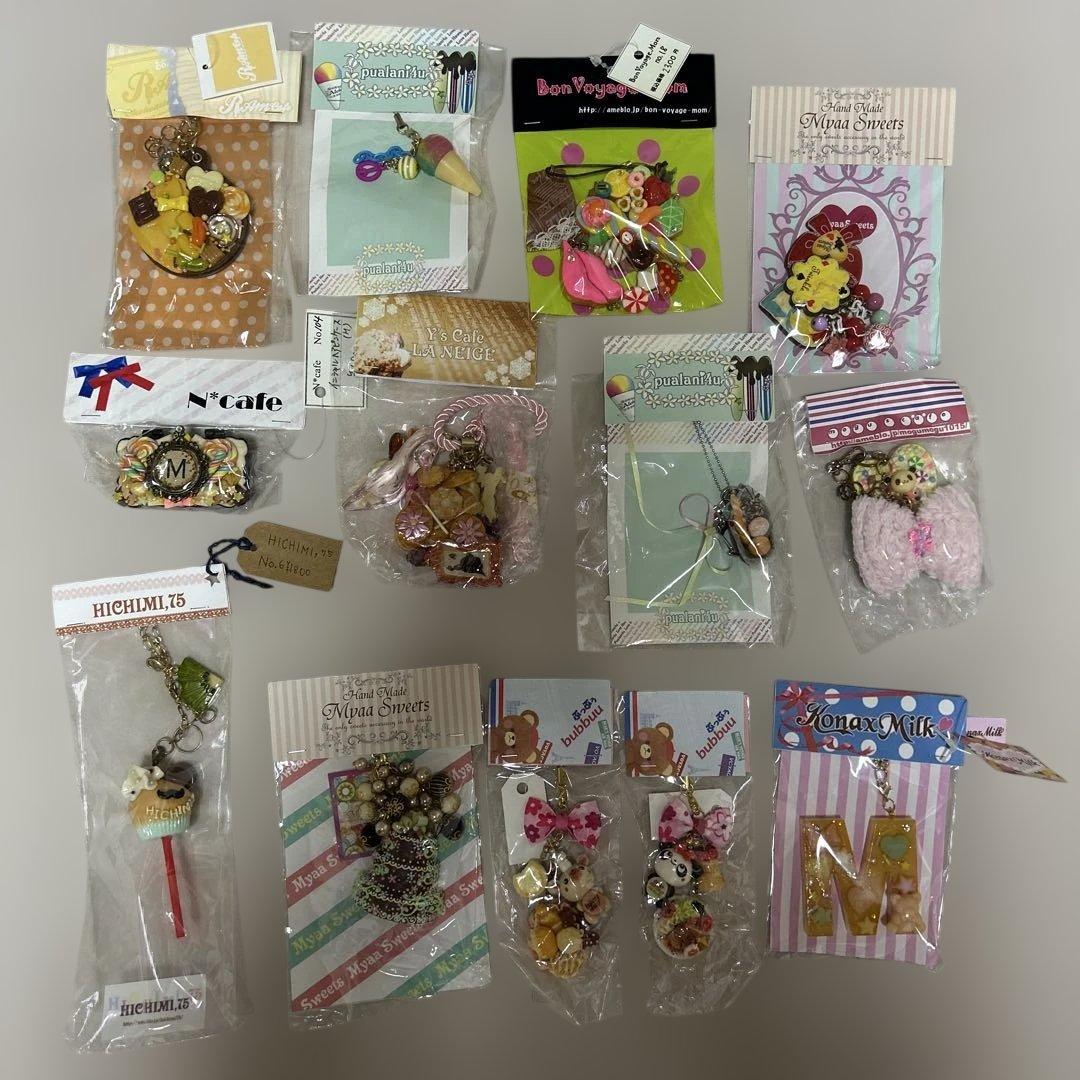 キーホルダー　アーティスト　作家　レジン　13セット