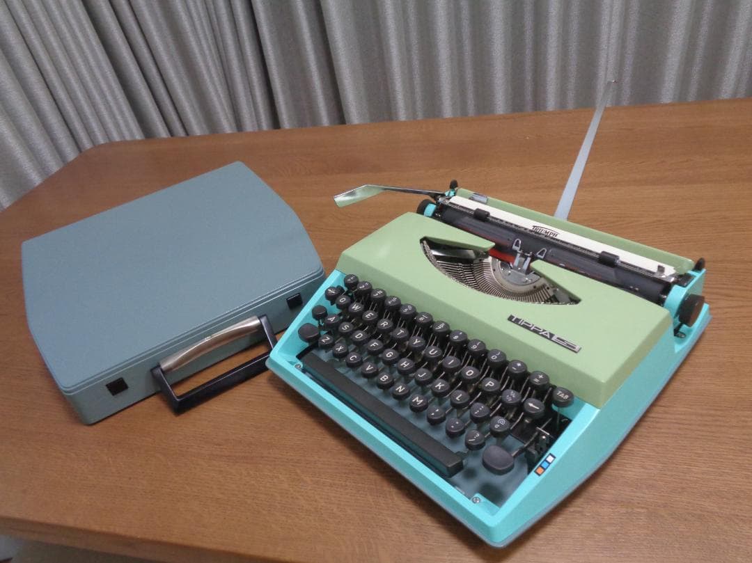 完動品　TRIUMPH TIPPAS　トライアンフタイプライター　パステルカラー