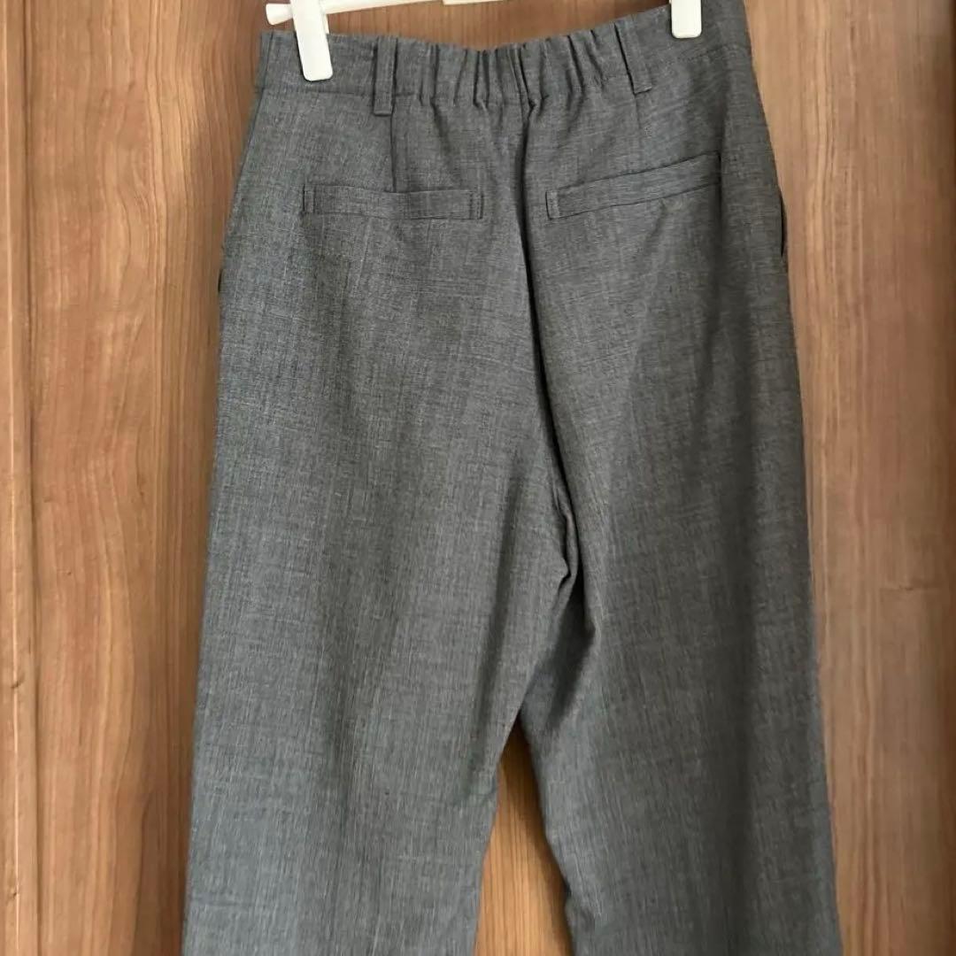 グレー ストレートシルエット カジュアルパンツ
