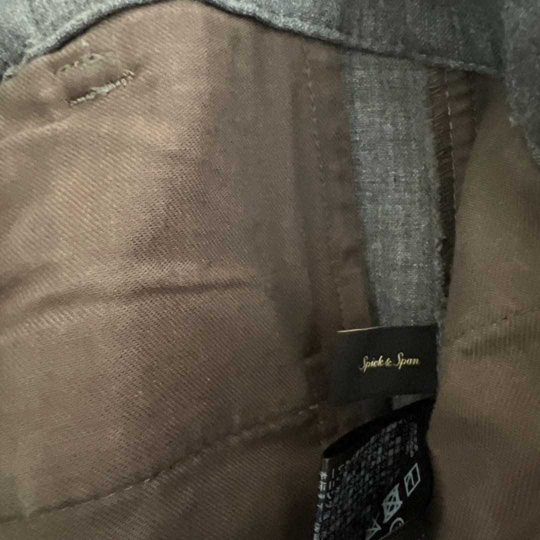 グレー ストレートシルエット カジュアルパンツ