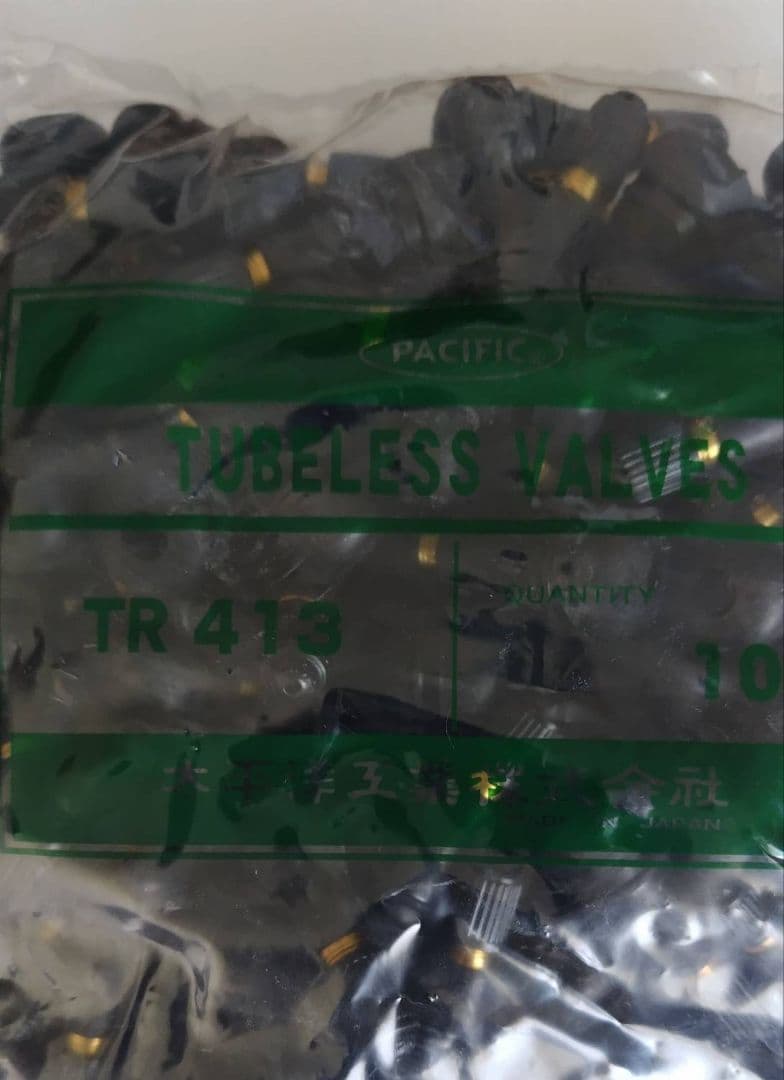 【新品未開封】太平洋工業チューブレスバルブTR413 　3袋（300個）
