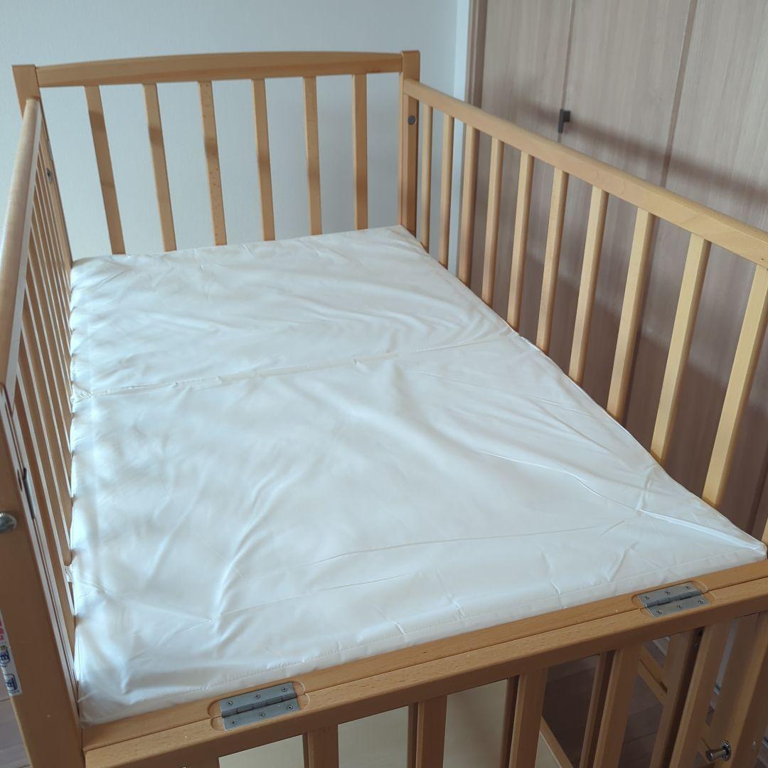 木製キャスター付きベビーベッド(YAMASAKI)＋ベットマット・防水シート