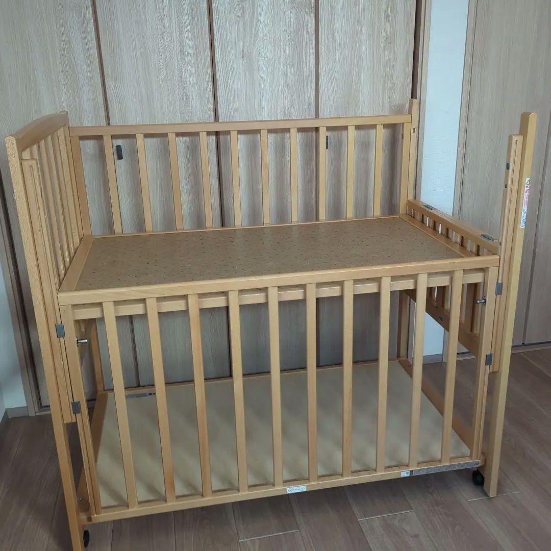 木製キャスター付きベビーベッド(YAMASAKI)＋ベットマット・防水シート