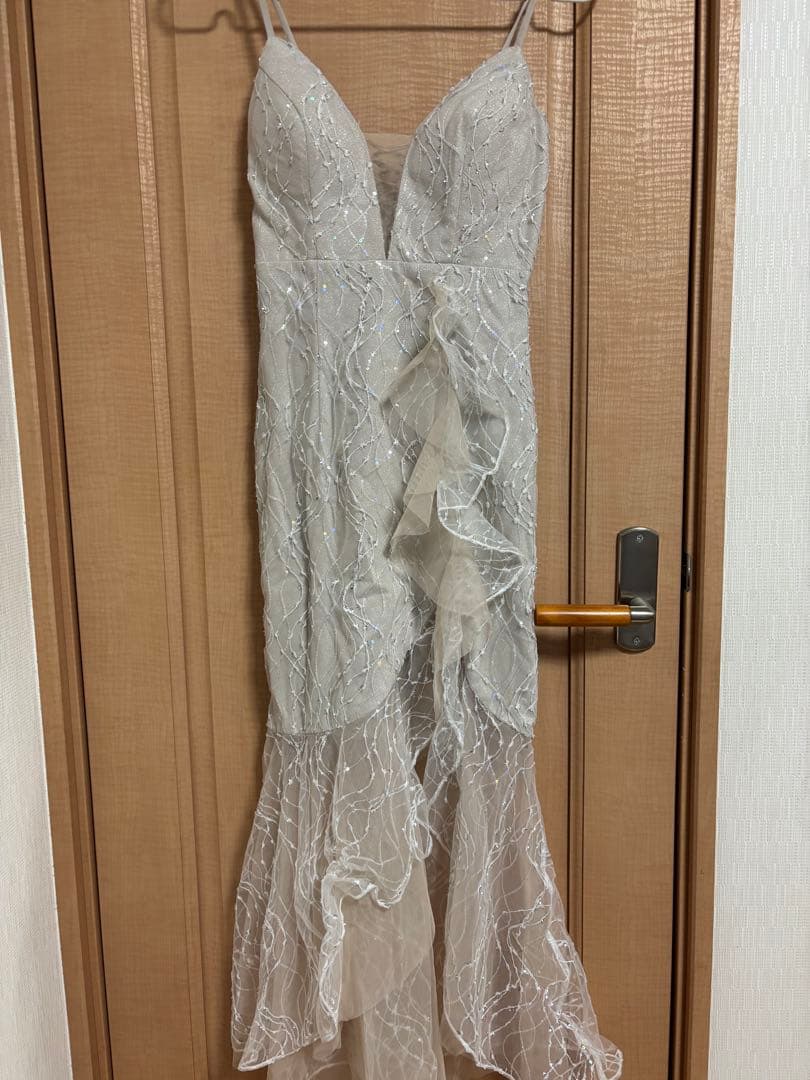 ゆ*い様 Robe de Fleurs Glossy ベージュホワイトドレス