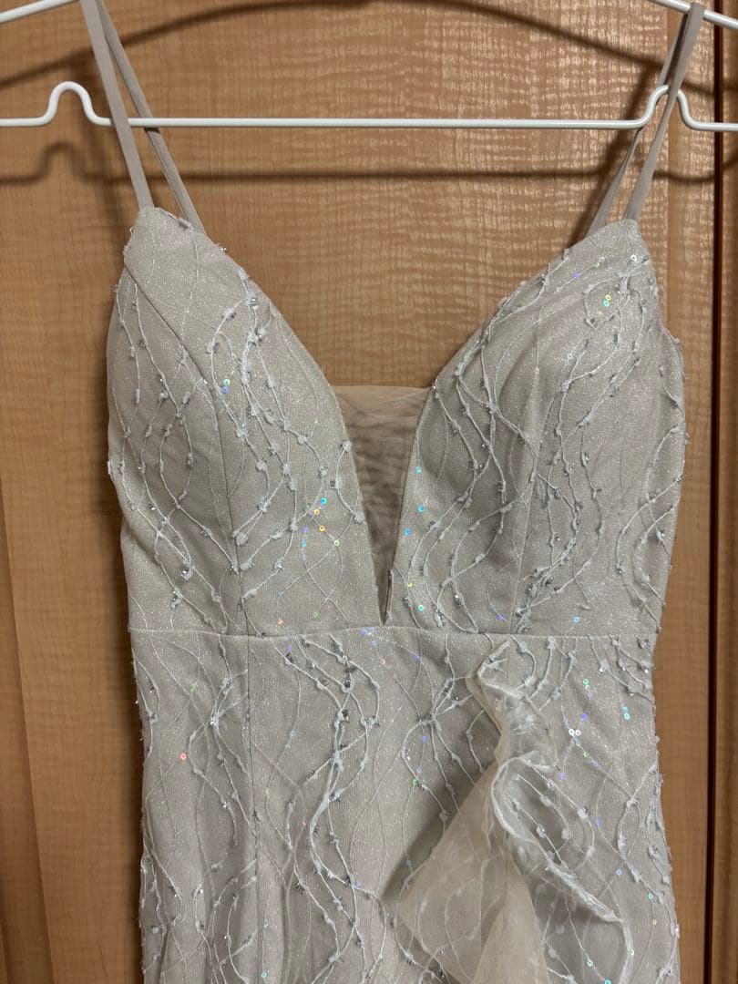 ゆ*い様 Robe de Fleurs Glossy ベージュホワイトドレス