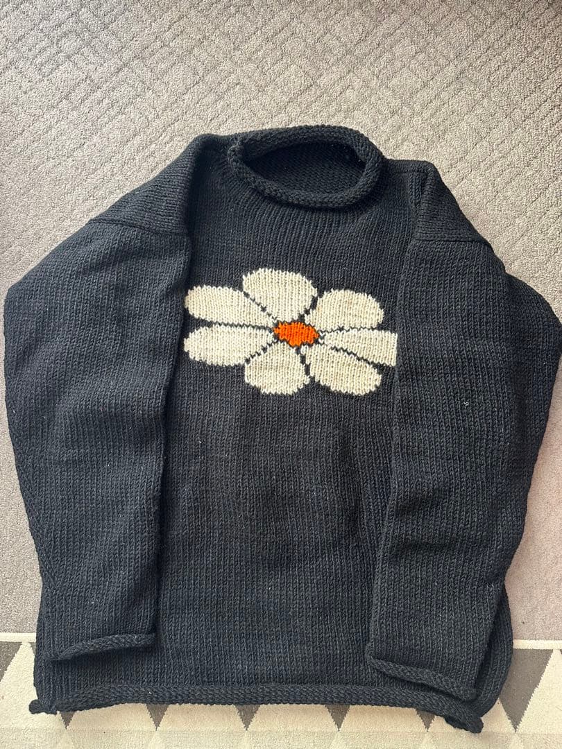 エクアドルニット ロールネック ネパール製　デイジー　花