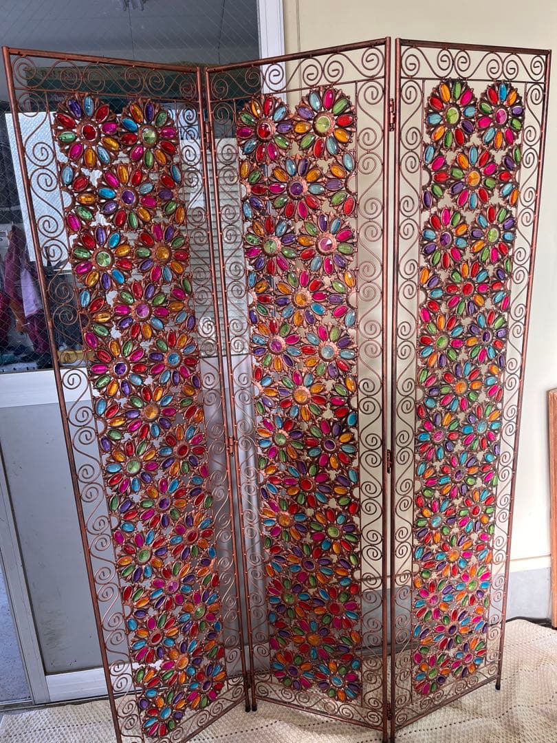 送料込み！3連　フラワーパーテーション　アクリル　ビーズ　カラフル　仕切り