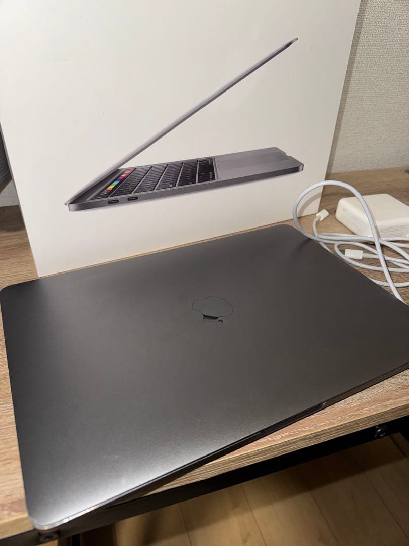 MacBook Pro 13インチ 2020 スペースグレイ+純正充電機器+箱