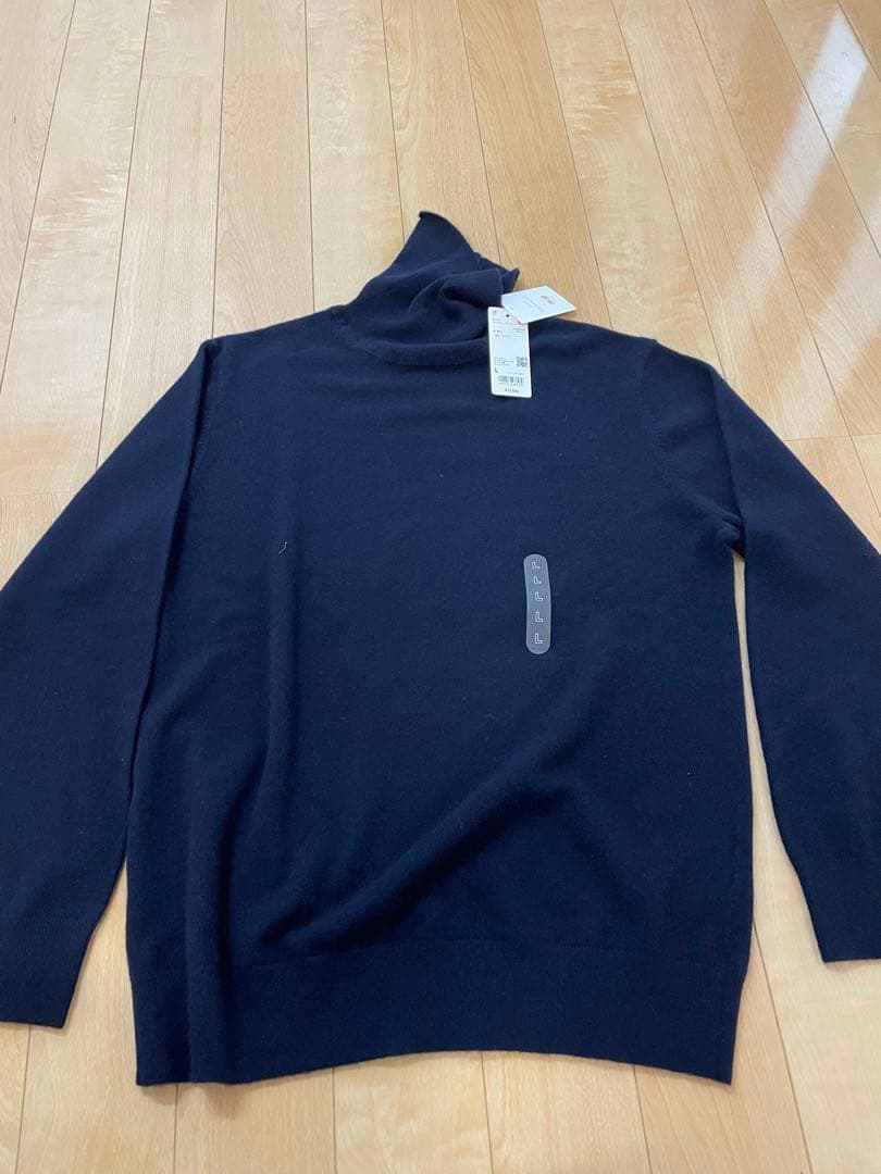 1/28まで最終値下　新品　ユニクロ　カシミヤ タートルネック L ネイビー