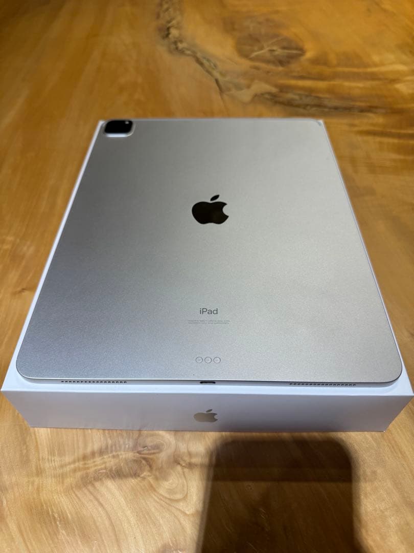 【美品】 iPad Pro 12.9第4世代+Magic Keyboard付き