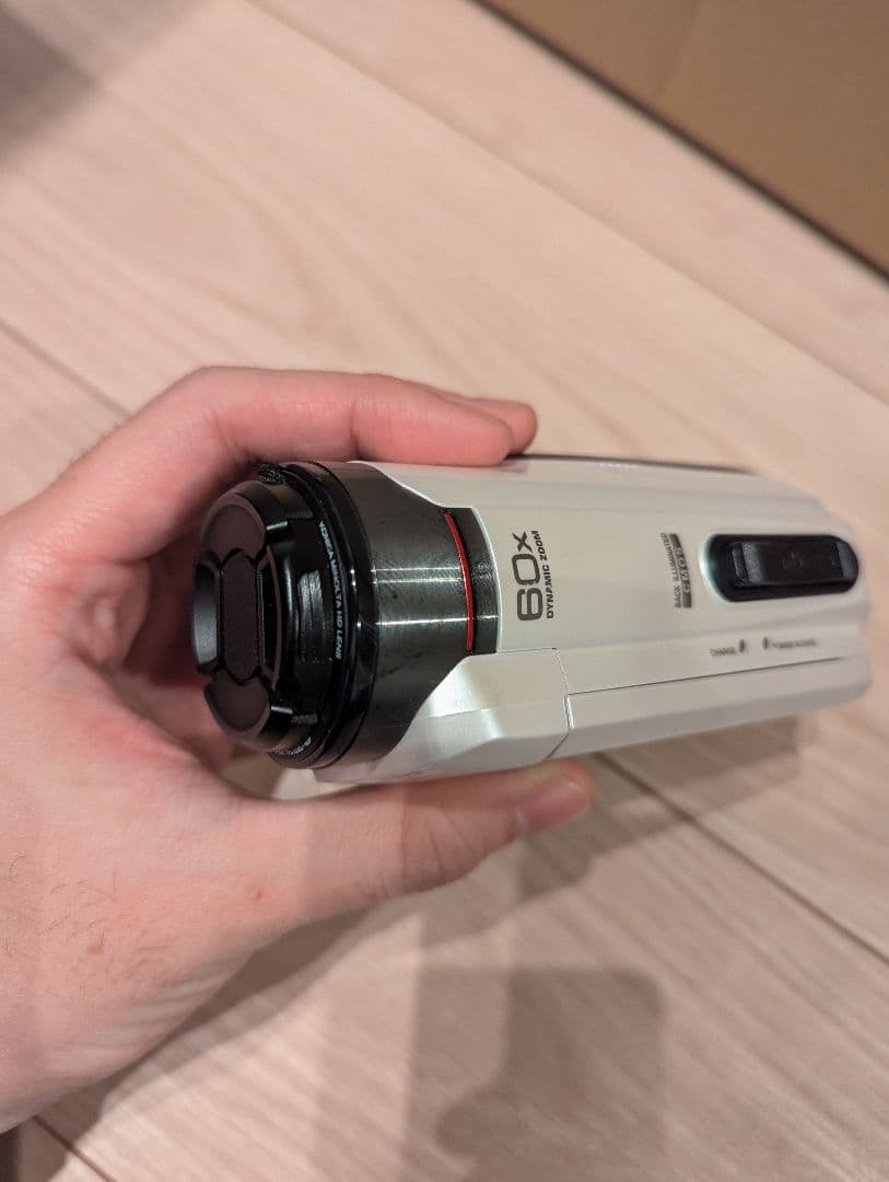 ビデオカメラ JVC Everio GZ-R400-W 防水、耐衝撃、耐低温