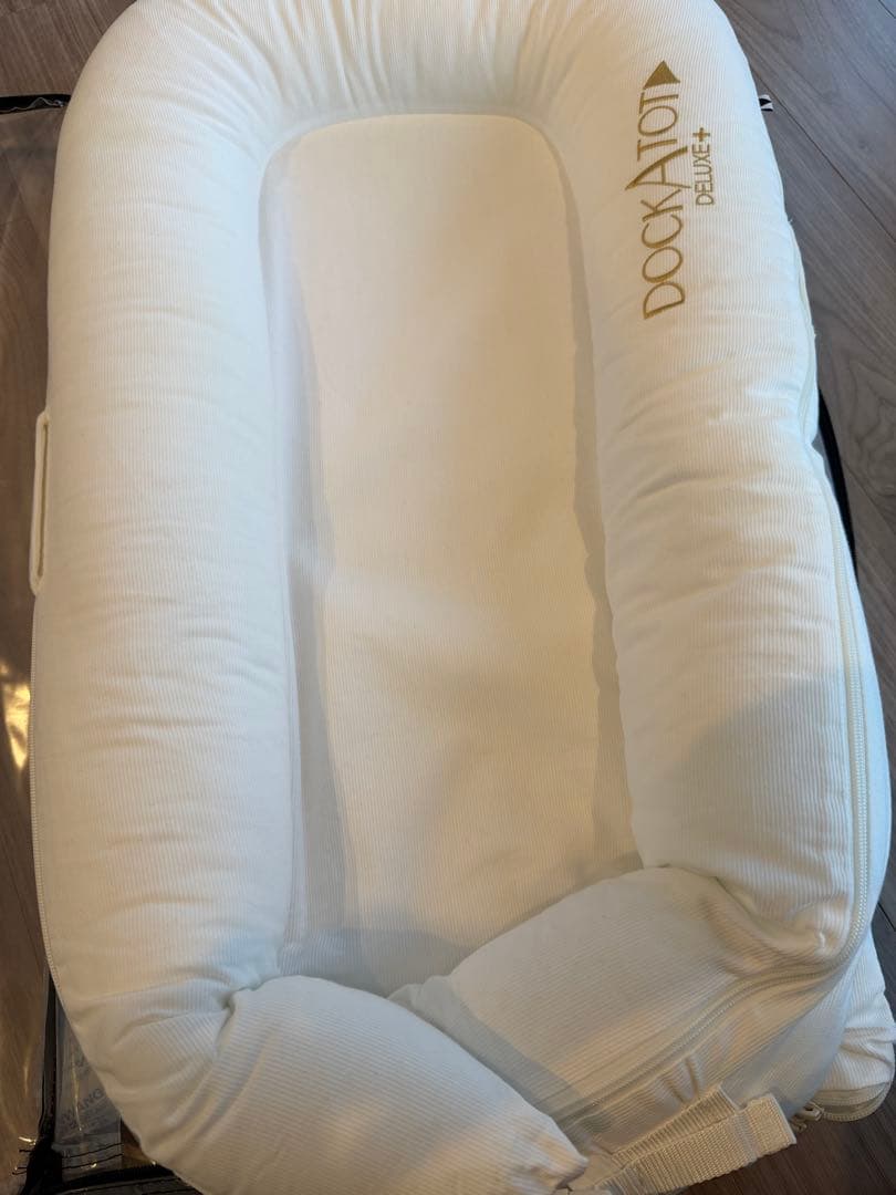 ほぼ未使用品 ドッカトット デラックス　DockATot ホワイト 0〜8ヶ月