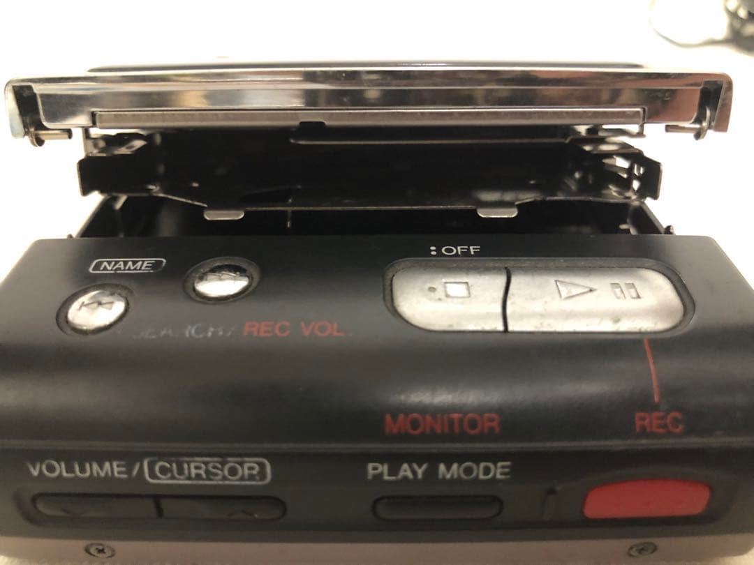 送料込★動作品★SHARP ポータブルMDレコーダー MD-M11 再生ok