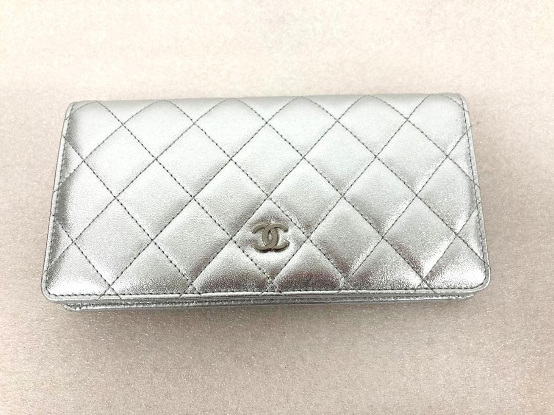 ♡ ギャランティ・箱付き ♡ CHANEL マトラッセ　シルバー 長財布