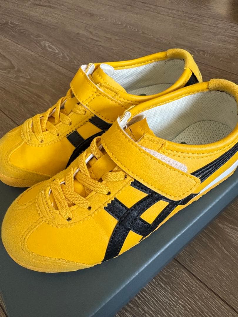 【新品】Onitsuka Tiger イエロー スニーカー　キッズスニーカー