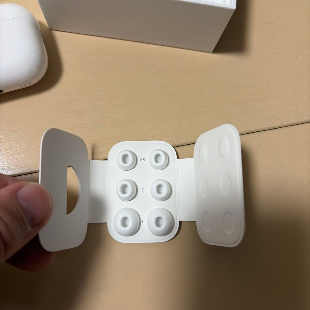 AirPods Pro (第2世代) 本体、充電ケース