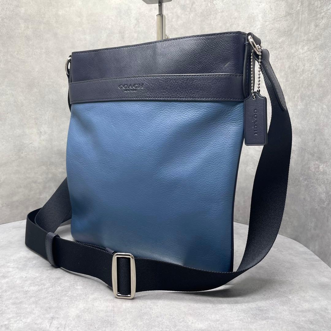 バッグ COACH Leather Navy Blue Crossbody Bag