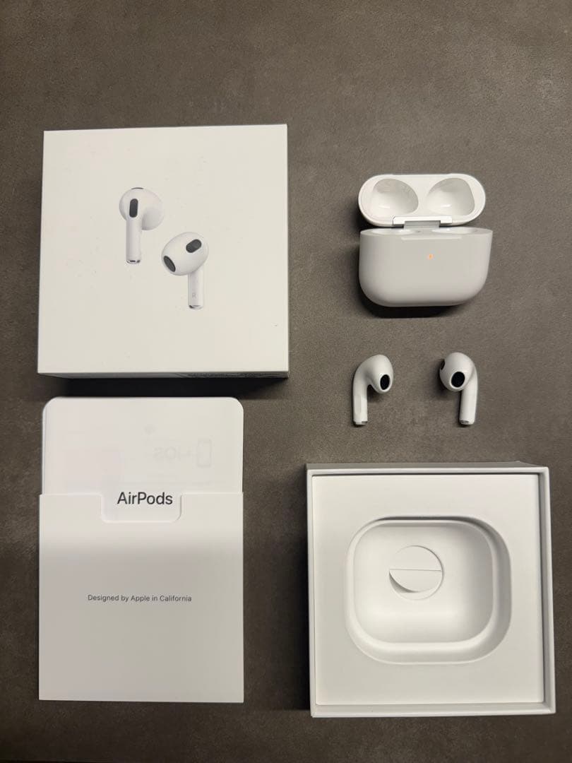 Airpods第3世代Lightning 充電ケース付き　アップル