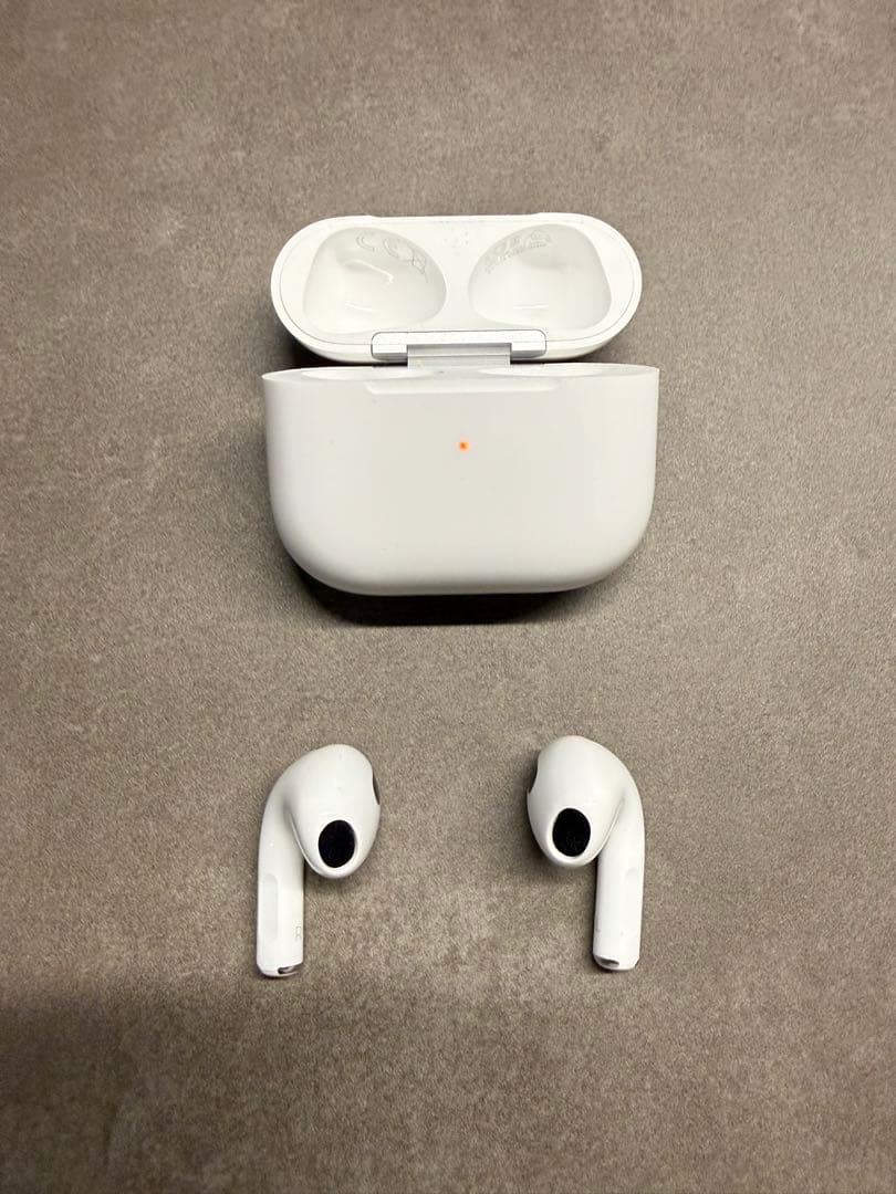 Airpods第3世代Lightning 充電ケース付き　アップル