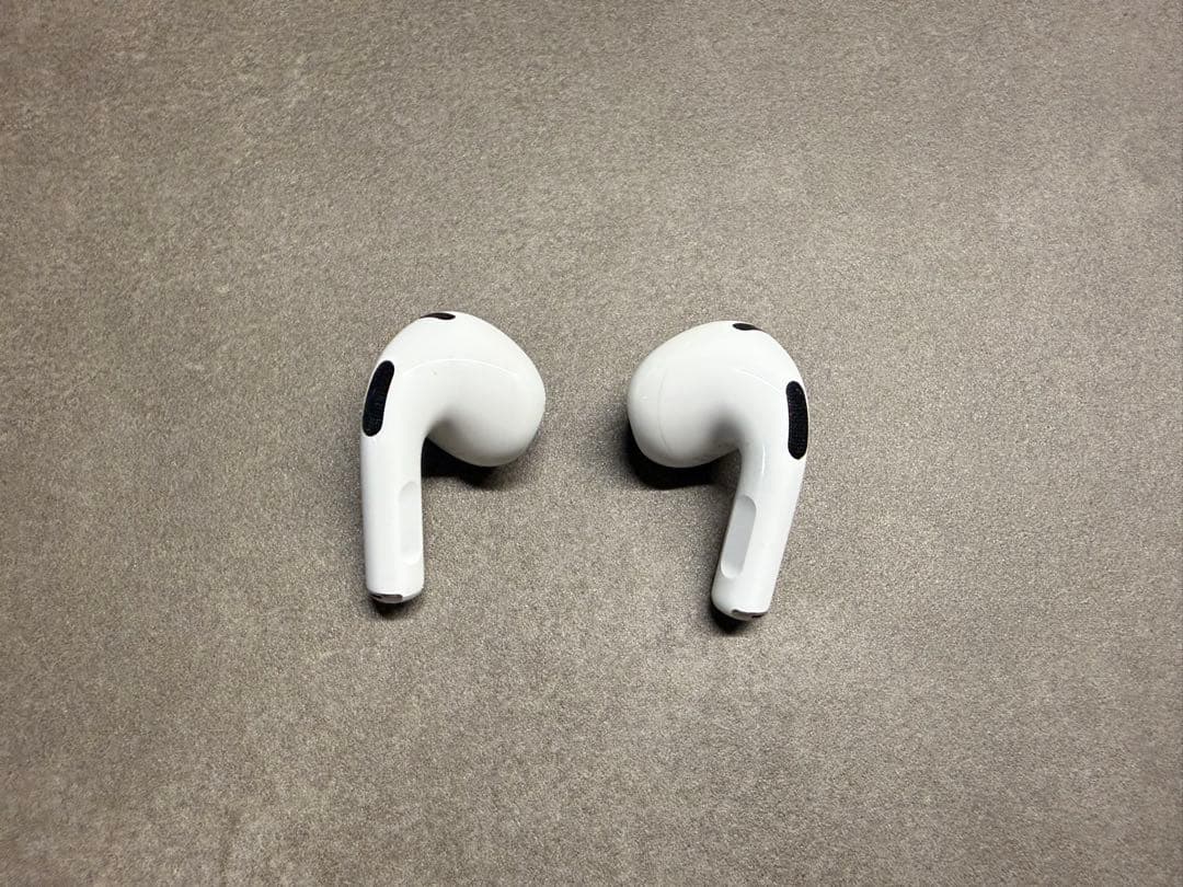 Airpods第3世代Lightning 充電ケース付き　アップル