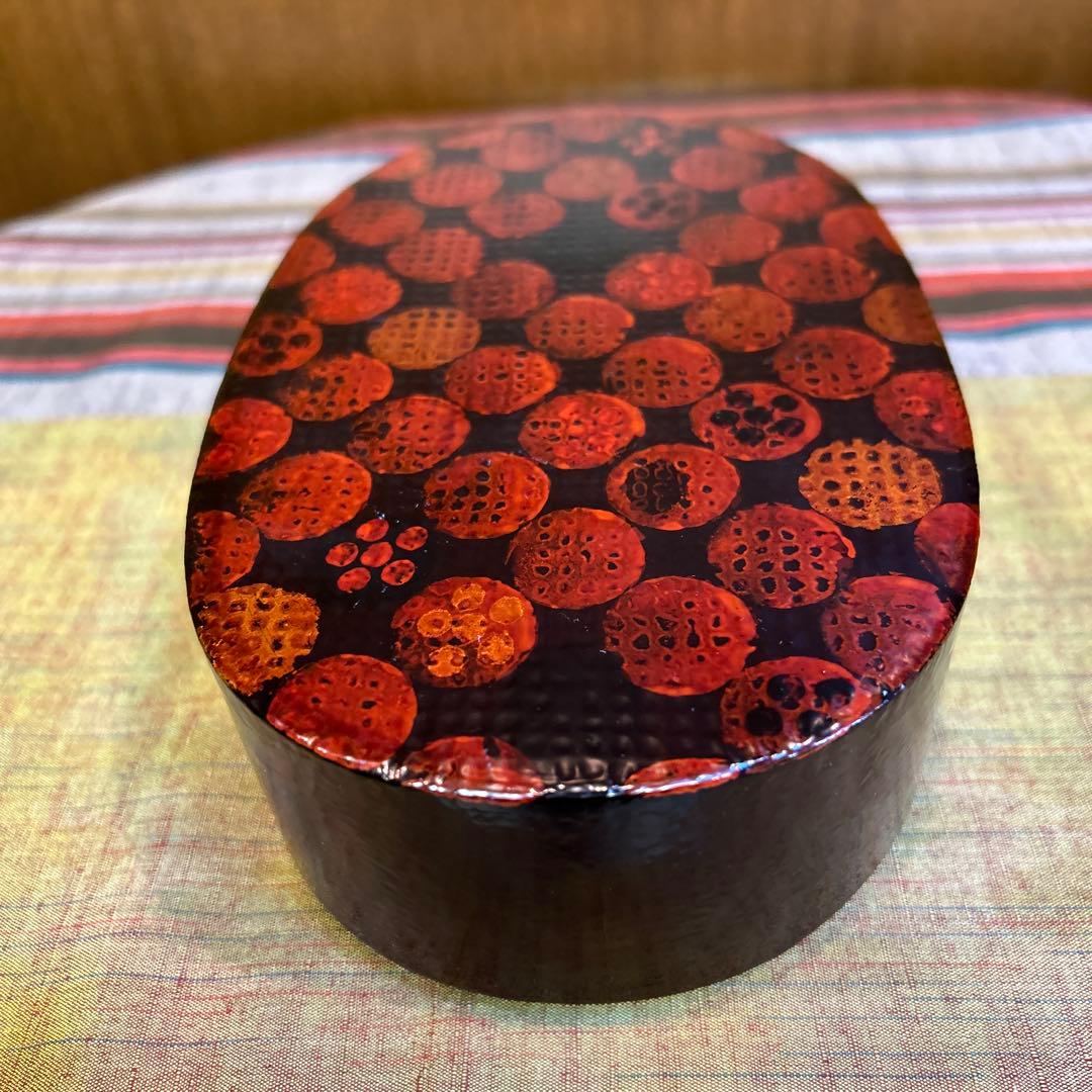 登根　円作　漆器　重箱/塗箱　黒地に赤と金の文様