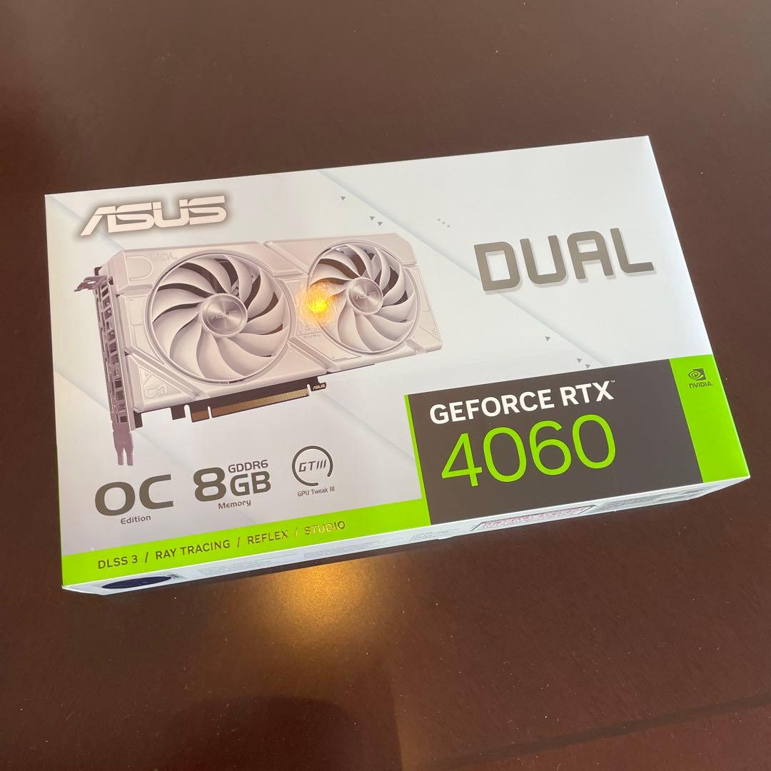 RTX4060 ホワイト