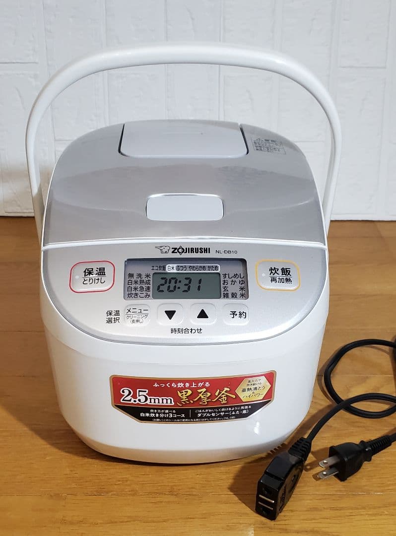 2024年製　 象印　炊飯器　5.5合炊き　極め炊き　黒釜　ホワイト系　調理家電